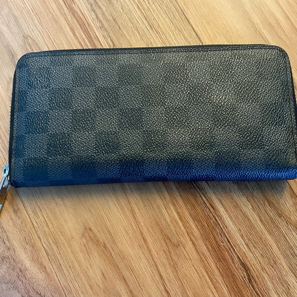 Louis Vuitton Damier Zip-Around Wallet - Picture 2 of 5